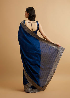 alt message - Mohey Women Indigo Blue Bel Buti Patterned Saree with Stone Embellishment image number 4